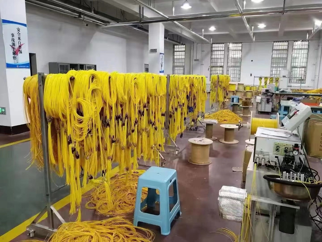 Hochwertige Hersteller-Direct Fiber Optic-Verbindungskabel-Schnittstellen-Arten SC/LC, Längen-Strecke 1.5m-30m LSZH